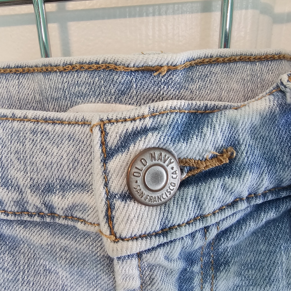 Old Navy Distressed Light Blue Denim Boyfriend Shorts Women's Sz 8 - Picture 4 of 10